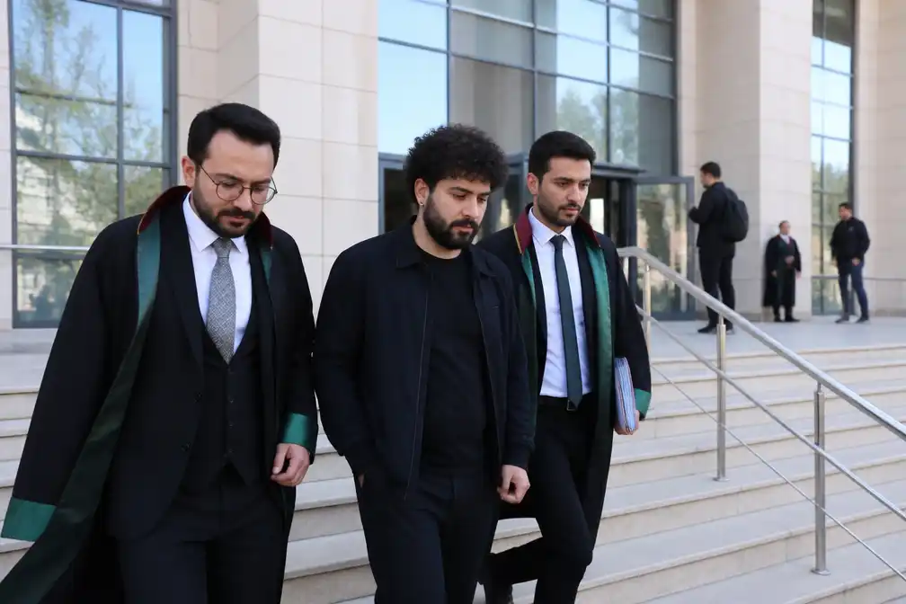 Turkse komiek Deniz Göktaş krijgt negentien maanden cel voor belediging Erdoğan