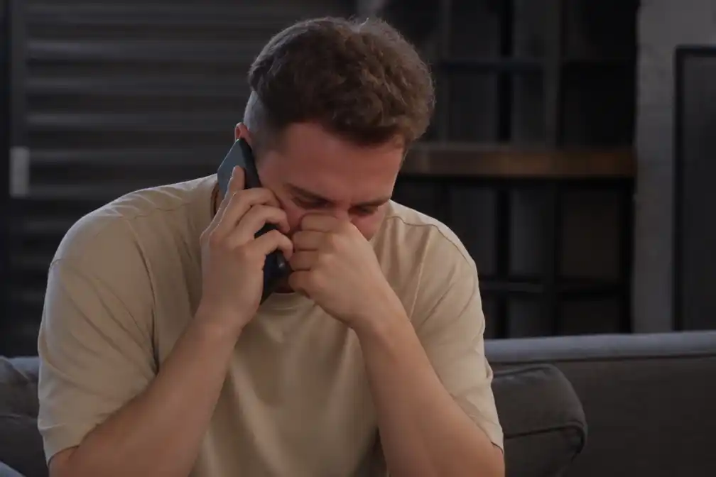 Ian in tranen in De Bondgenoten na telefoontje van rouwende vriendin