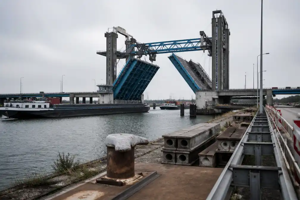 EIB: achterstanden bij bruggen en sluizen kosten tot 2035 20 miljard euro