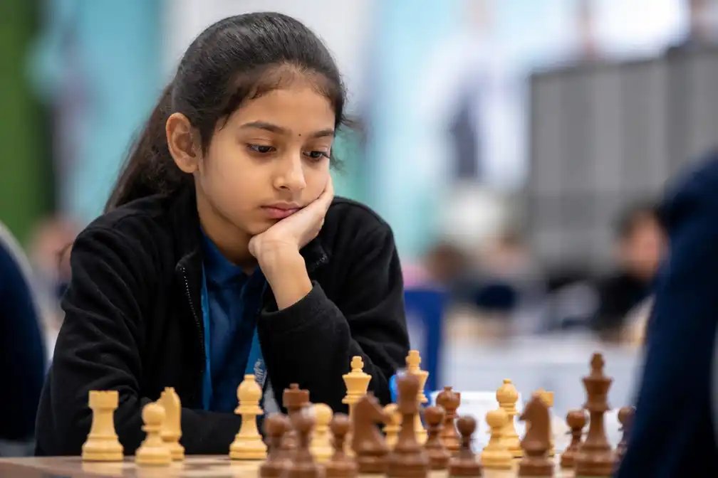 Brits schaakwonder Bodhana Sivanandan (11) jongste vrouwelijke grootmeester ooit