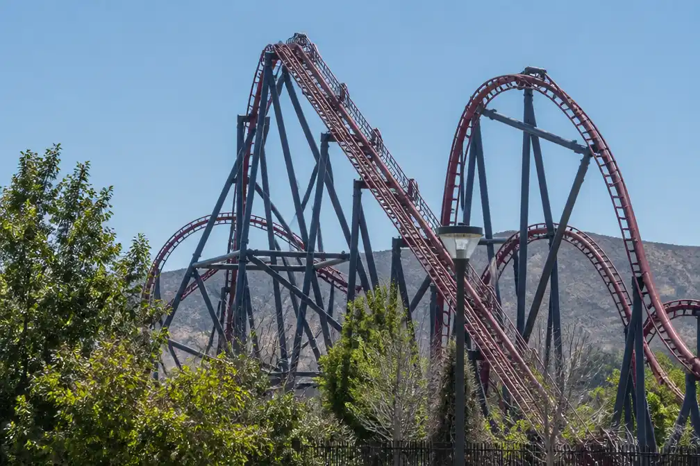 Six Flags sluit achtbaan X2 na rechtszaken over hersenletsel en dodelijke incidenten