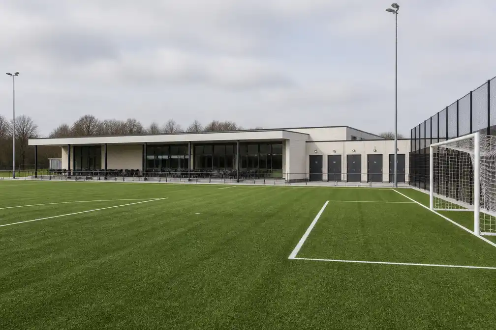 KV Koksijde Oostduinkerke krijgt extra kunstgrasveld, meer kleedkamers en grotere kantine