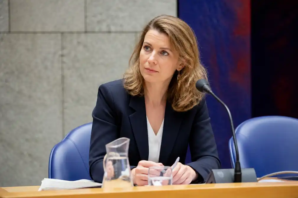Boekholt-O'Sullivan wil verplicht beroepsregister voor makelaars
