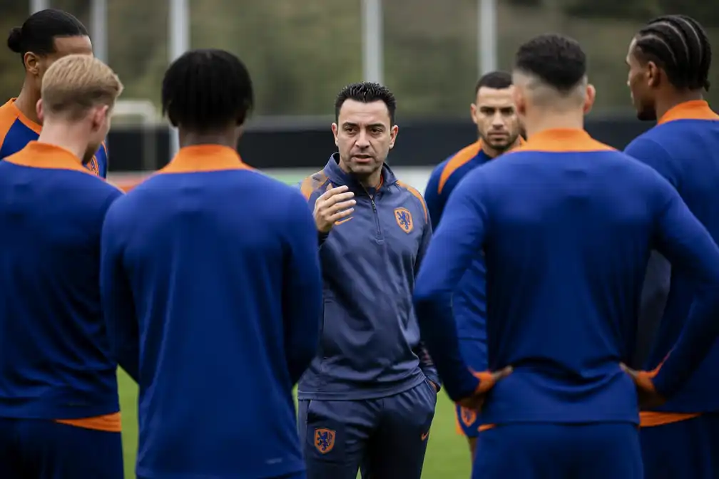 Oranje speelt in Nations League in Griekenland; Xavi houdt opstelling geheim