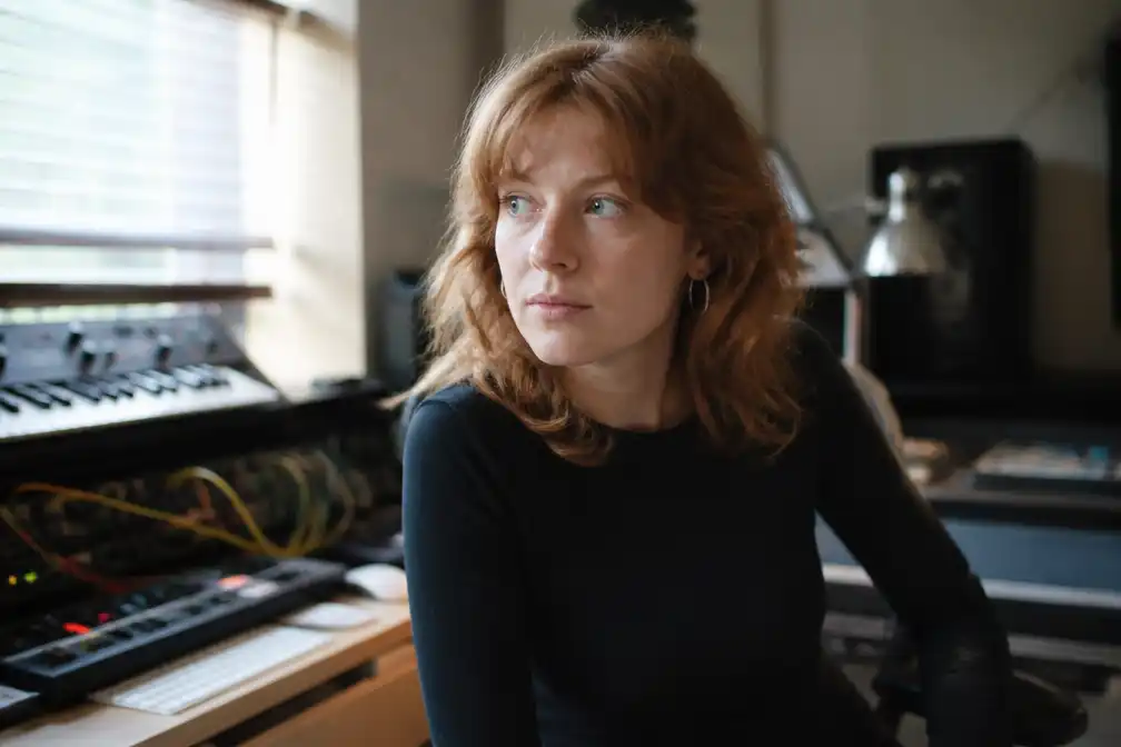 Froukje keert terug met tweede album 'Kijk je naar mij?' na bijna twee jaar