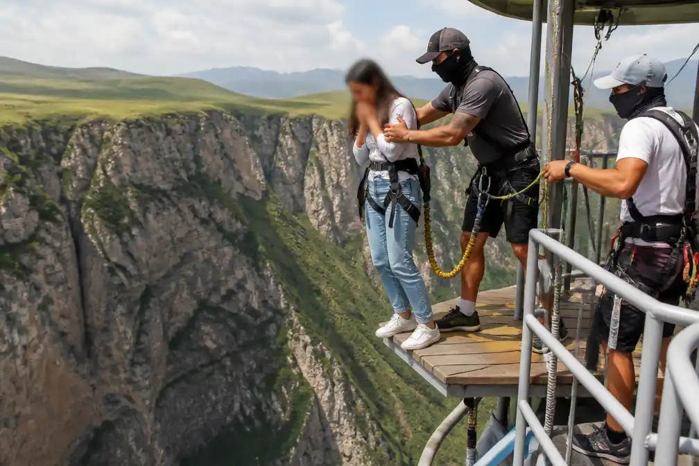 Virale ravijnvideo in Rusland blijkt geënsceneerde promotiefilm