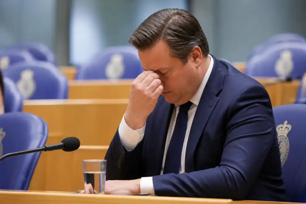 'Chubby Joe' brengt minister opnieuw in problemen, begrotingsakkoord wankelt