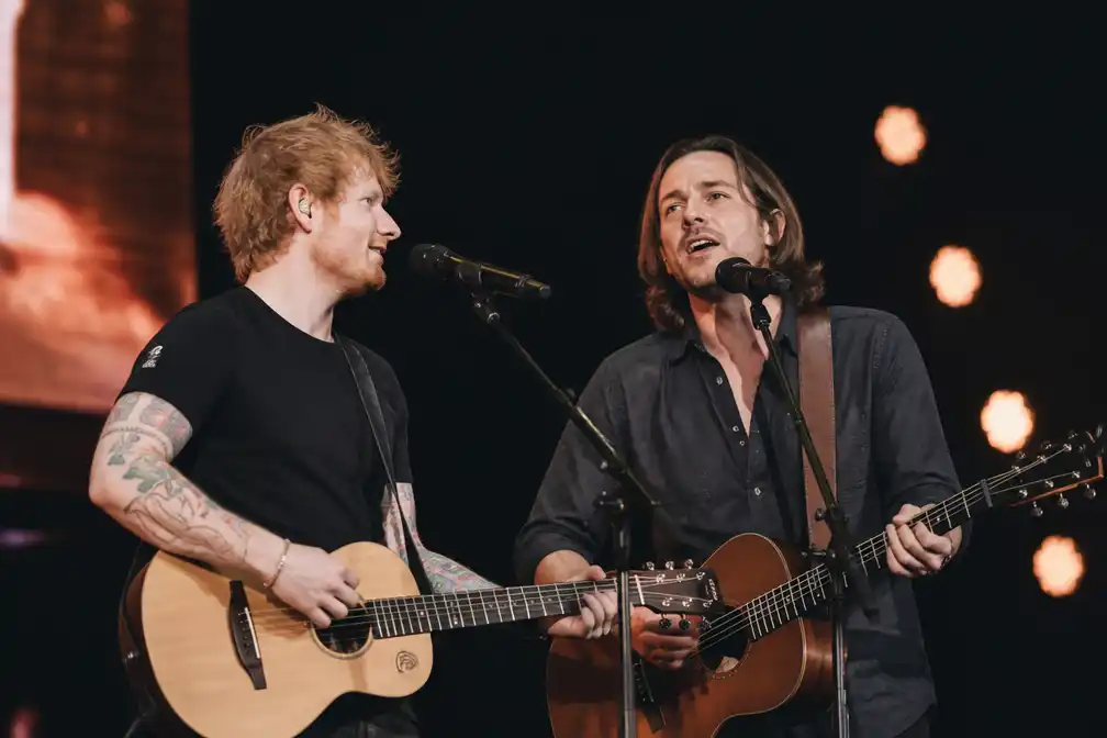 Ed Sheeran haalt Isaac Slade op podium in Atlanta als nieuw voorprogramma