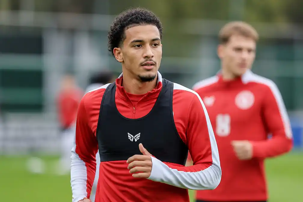 Zechiël keert als Oranje-international terug bij Feyenoord met AZ in het vizier