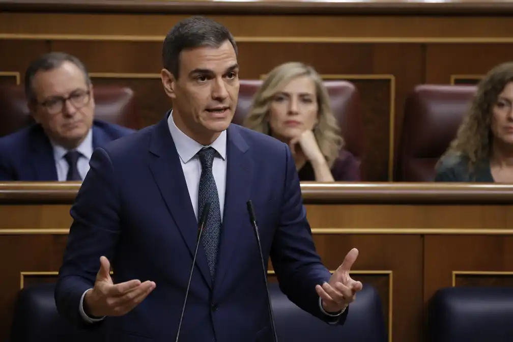 Spaanse premier Sánchez schrijft vervroegde verkiezingen uit na nederlaag over wooncrisis