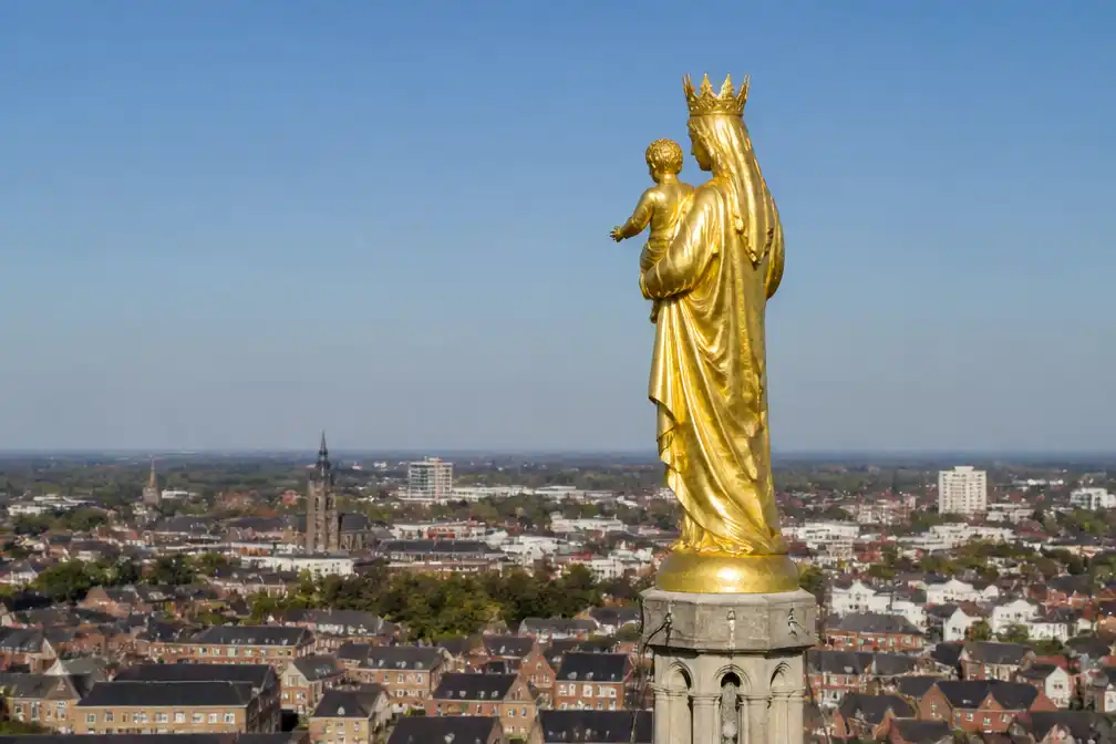 Hervergulde Maria Vergult schittert opnieuw boven Sint-Niklaas