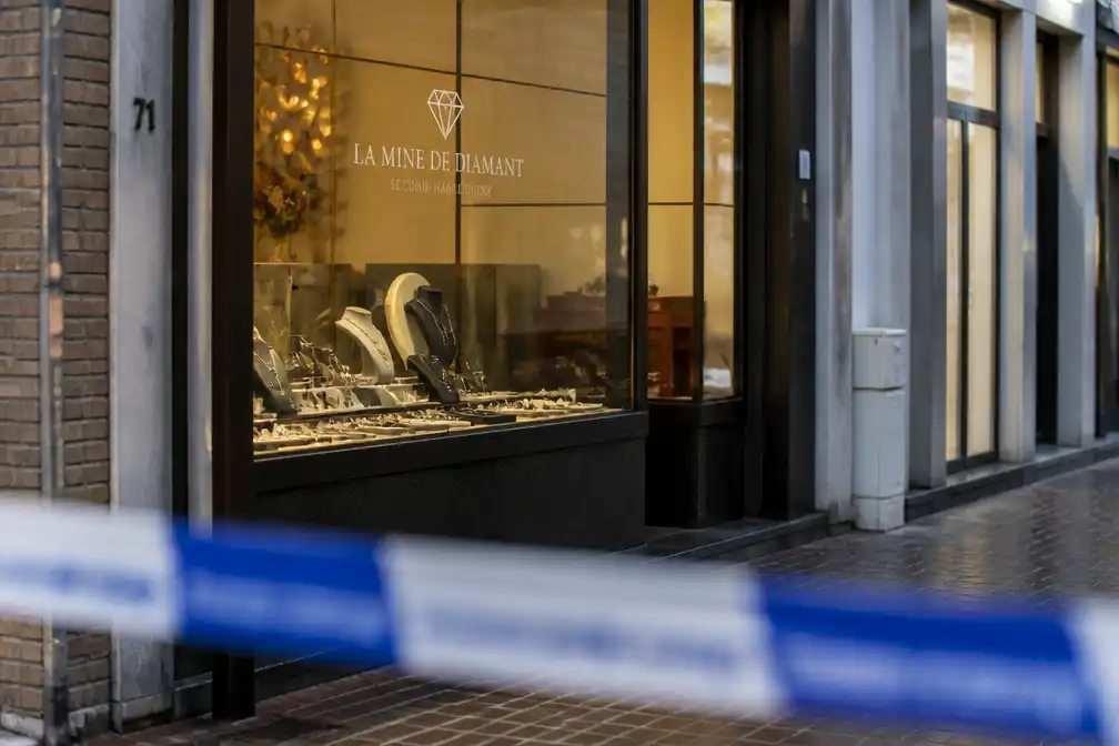 Vijf verdachten van juwelenroof in Knokke-Heist een maand langer in de cel