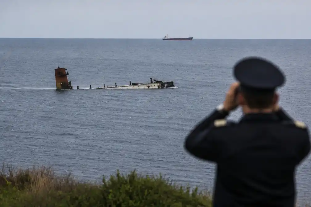 Twee koopvaardijschepen getroffen door drones voor Bulgaarse kust, een gezonken