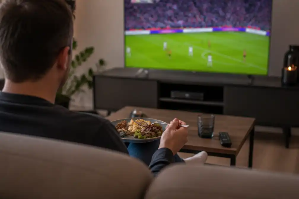 Praat mee met AD: 'Voetbal kijken met het bord op schoot heeft zijn langste tijd gehad'