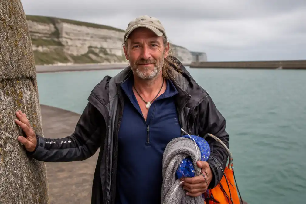Britse avonturier Karl Bushby (57) na 28 jaar wandelen terug in het Verenigd Koninkrijk