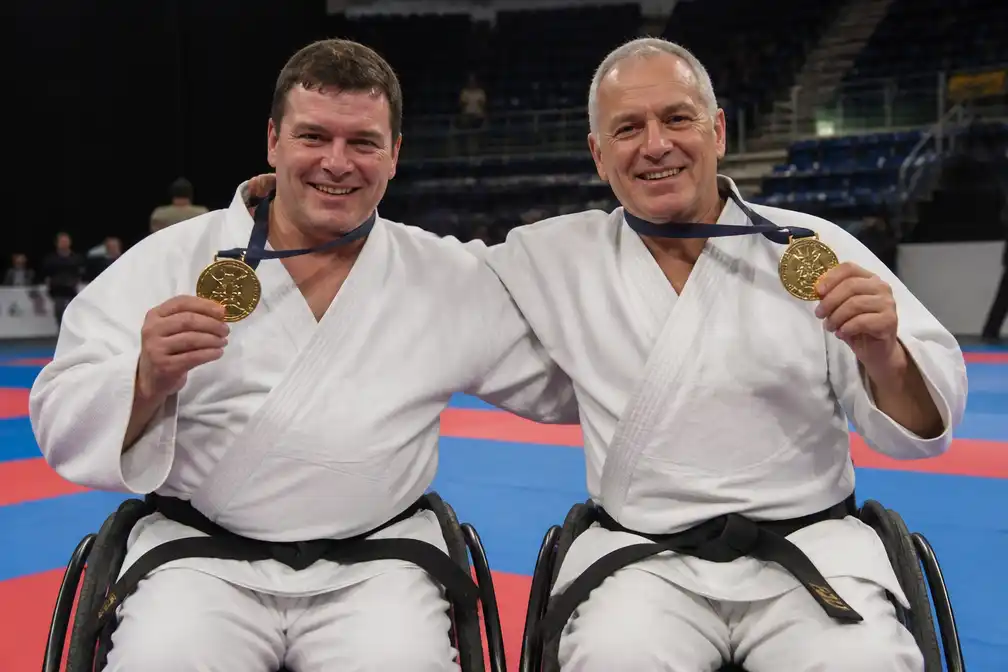 Tienenaar Filip Billen pakt in Boedapest vijfde wereldtitel rolstoelkarate