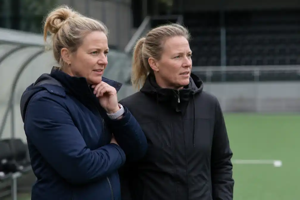 Weinig vrouwelijke coaches in hockeyhoofdklasse, zeggen Dijkstra en Boomgaardt