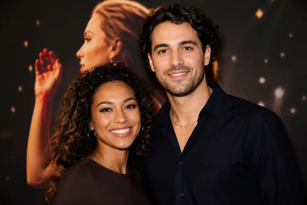 Musical- en GTST-actrice April Darby verwacht eerste kind