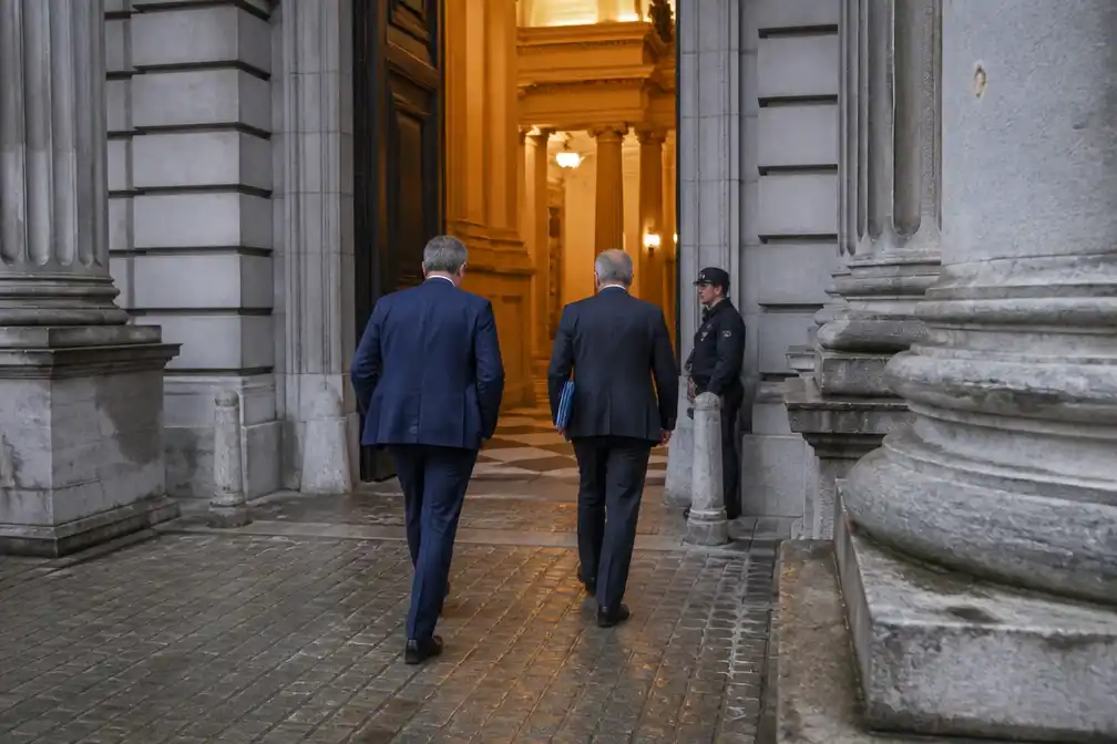 Kernkabinet uiteen zonder begrotingsakkoord, Schuldagentschap waarschuwt voor rentesneeuwbal