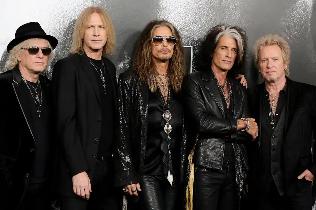 Aerosmith keert terug op het podium in de Hollywood Bowl na geannuleerde afscheidstournee