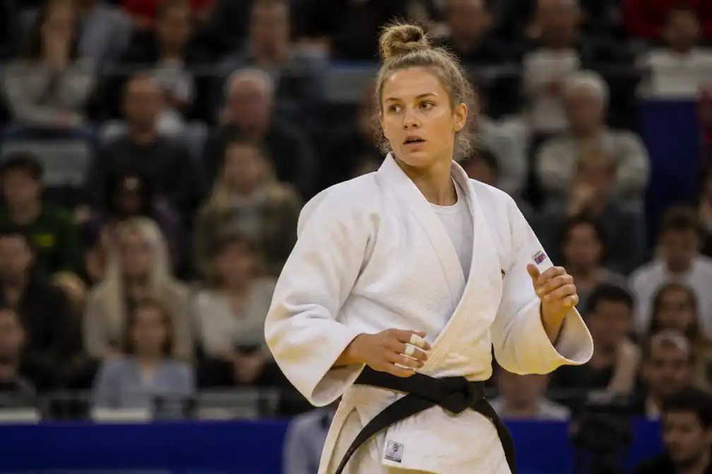 Van Dijke naar achtste finales WK judo, De Voogd snel uitgeschakeld