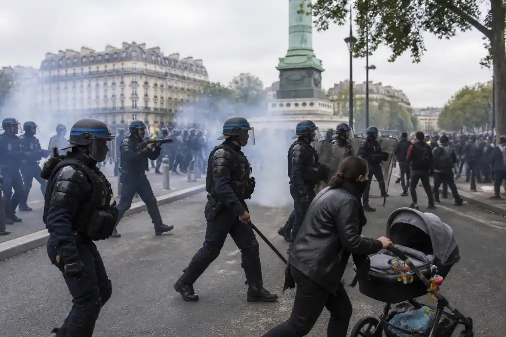 Franse politie grijpt opnieuw in bij scholierenprotest in Parijs