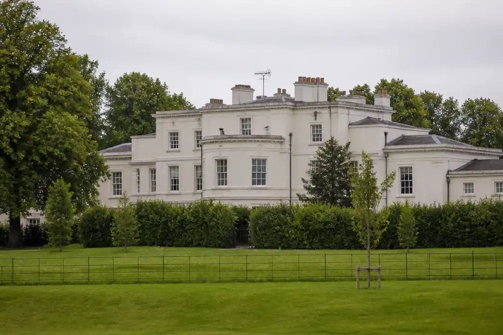 Andrew Mountbatten-Windsor krijgt £302.000 na einde lease Royal Lodge