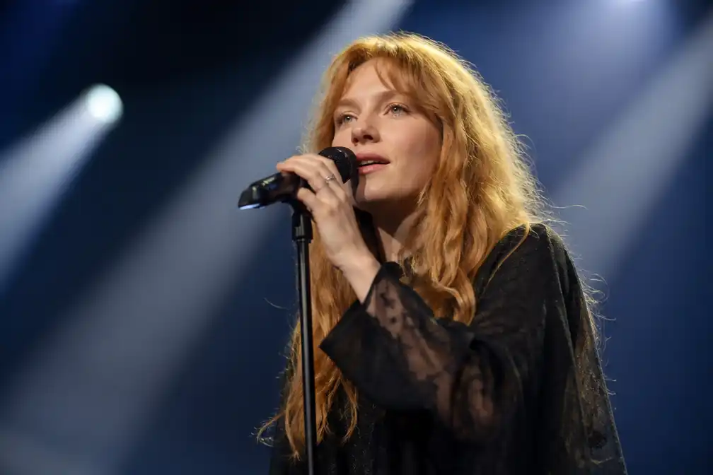 Froukje bovenaan Album Top 100 met tweede album Kijk Je Naar Mij?