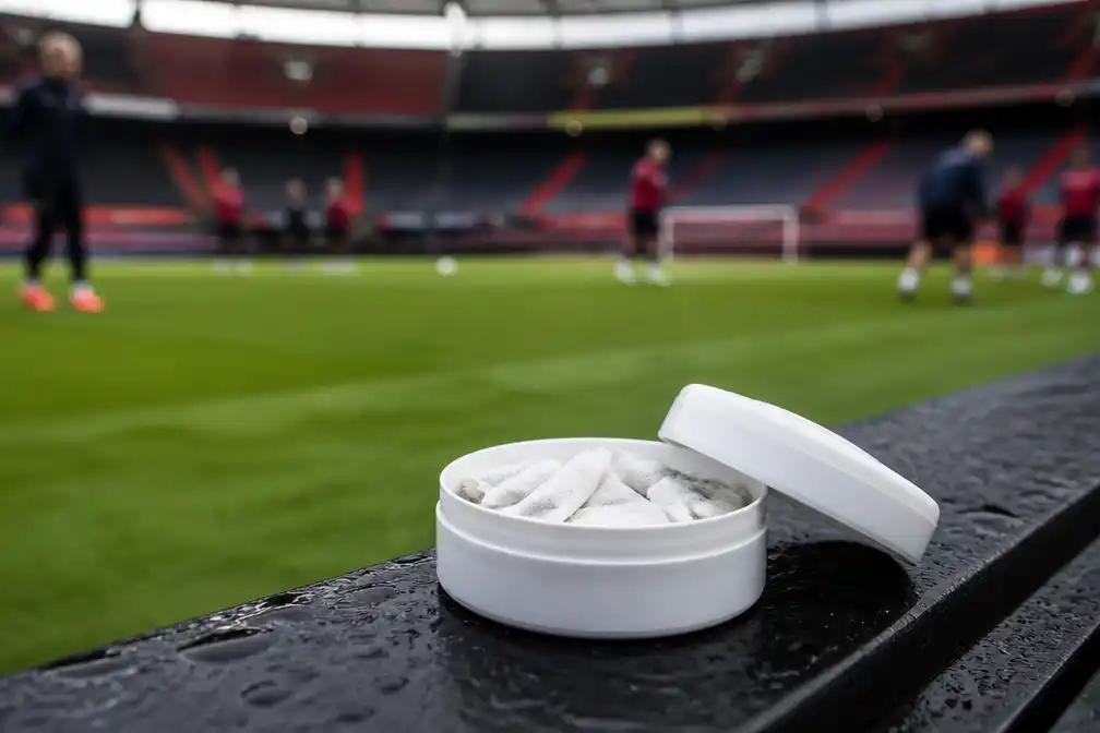 Clubs van Feyenoord tot Almere City proberen snusgebruik voetballers te remmen