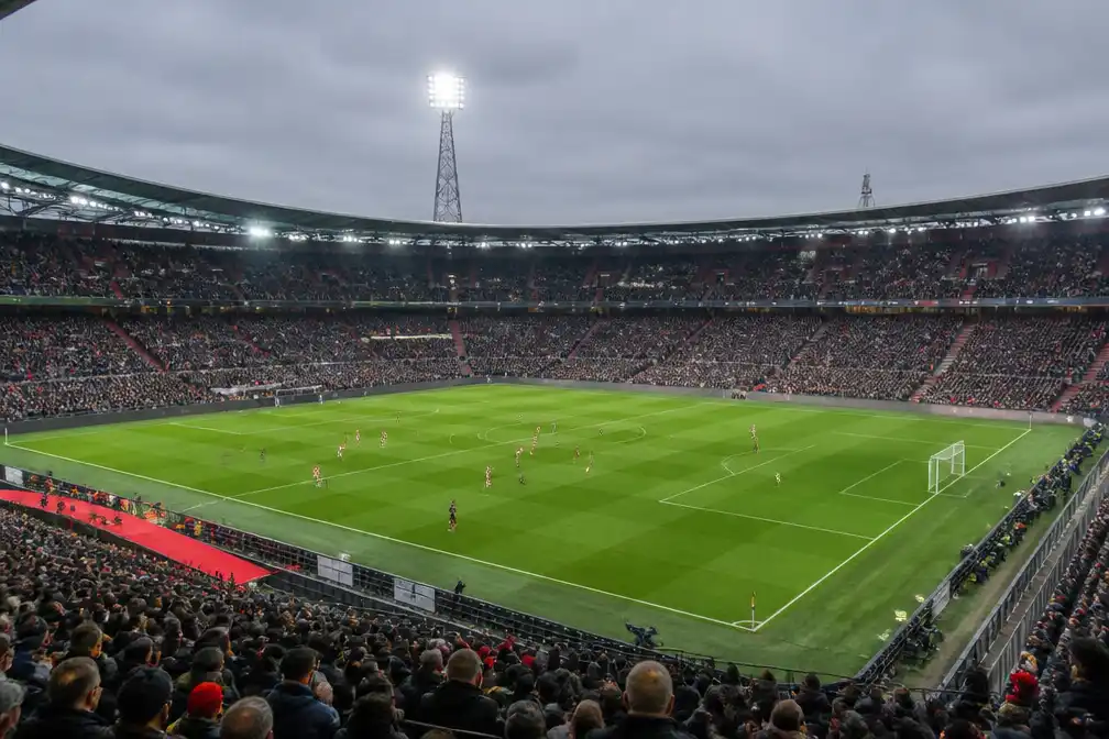 Feyenoord ontvangt koploper AZ in De Kuip voor Eredivisie-topper