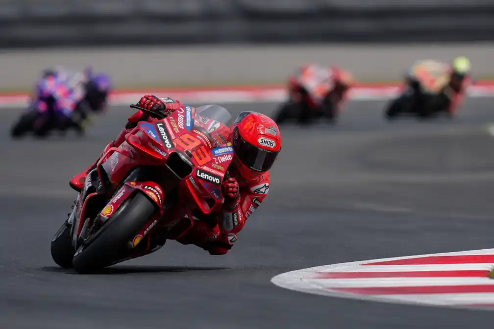Márquez wint sprintrace in Mandalika en herovert leiding in MotoGP