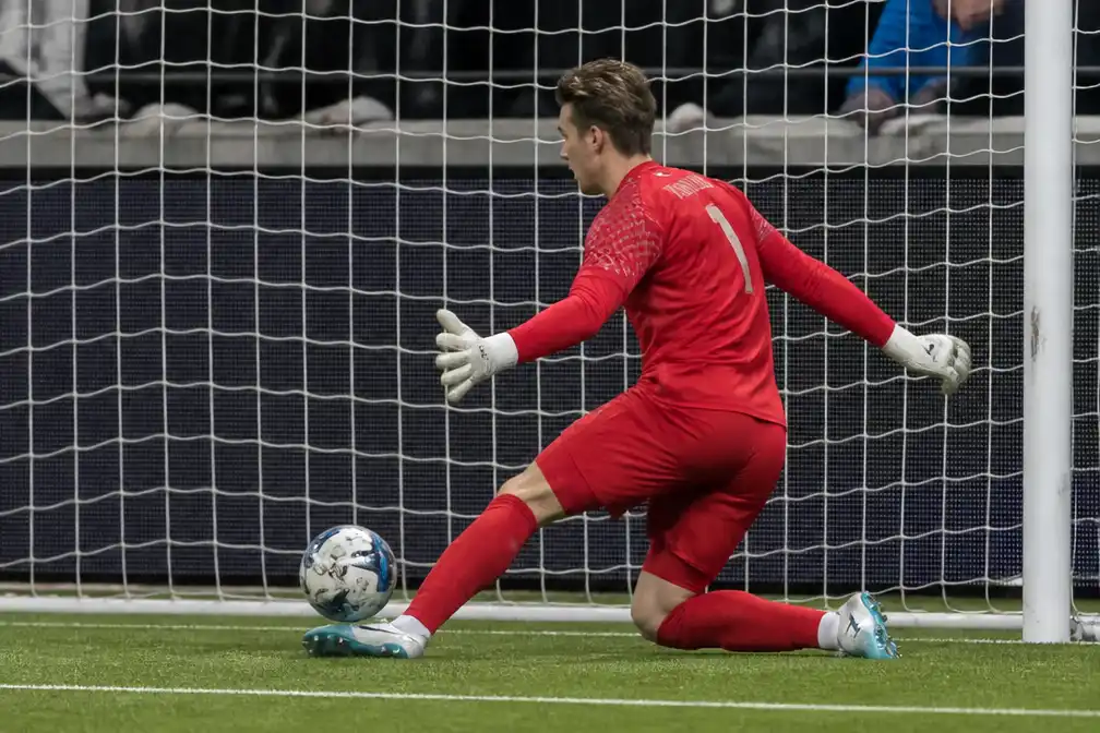 Redding achter standbeen van RKC-doelman Niek Schiks (PSV-huurling) gaat viraal