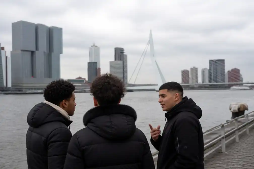 Special over Rotterdamse straattaal nu video's met woorden als sowtu en pinta viraal gaan