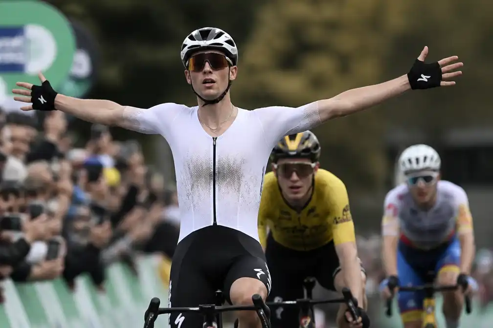 Seixas jongste winnaar ooit van Ronde van Lombardije, Evenepoel wordt vierde