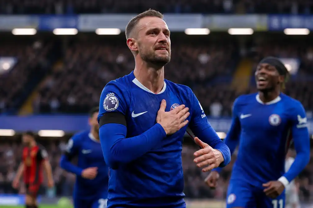 Henderson scoort twee keer bij ruime zege Chelsea op Bournemouth