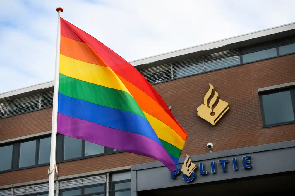 Regenboogvlag op veel plekken gehesen vanwege Coming Out Day