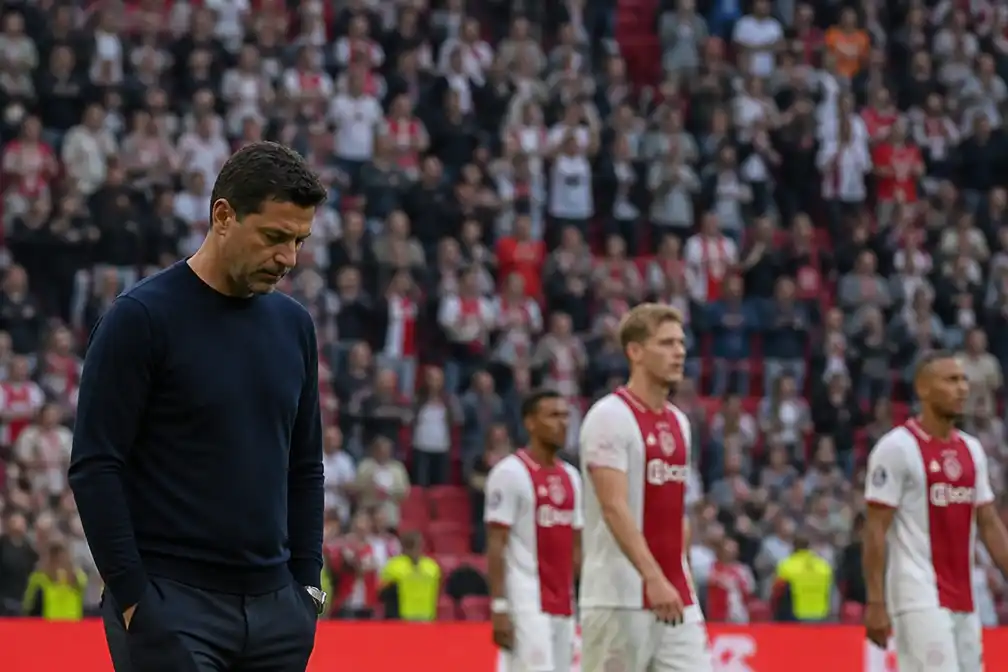 Ajax raakt vroeg achterop bij Feyenoord en PSV, Sanchez: 'We kunnen niet langer falen'