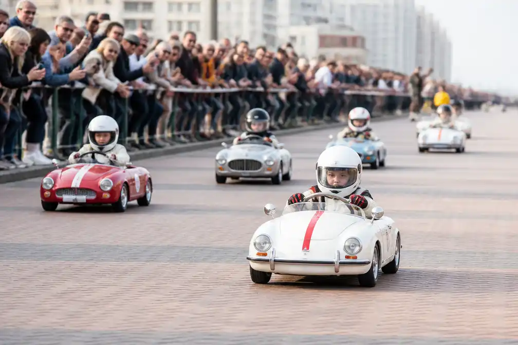 Kinderen stelen de show op de Zoute Grand Prix met minirace op de Zeedijk