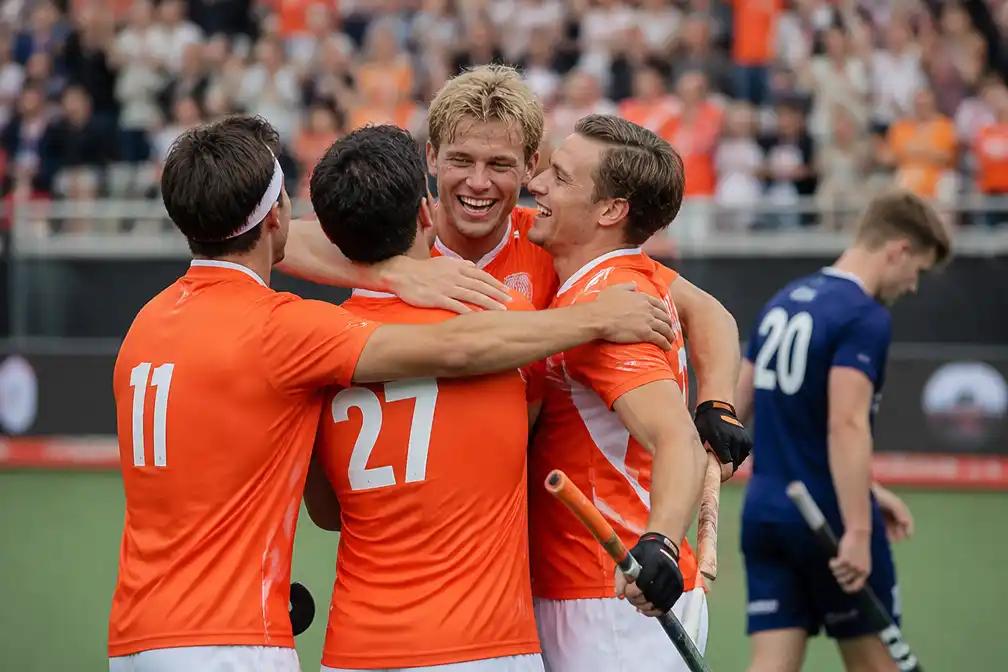 Oranje-Rood verslaat Wimbledon met 5-3 en bereikt finaleweek EHL