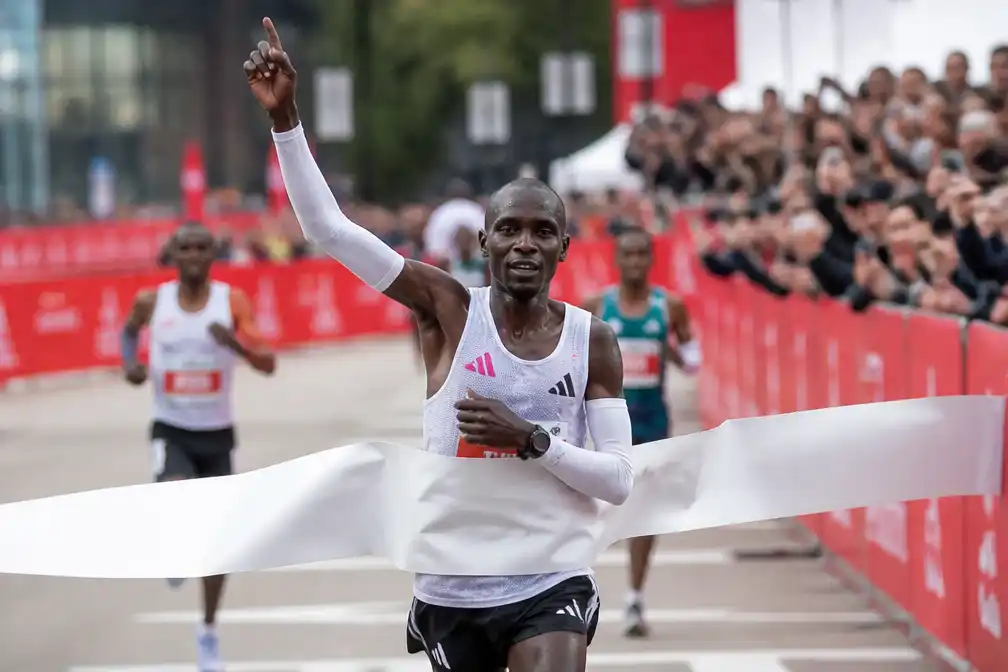Amos Kipruto wint marathon van Chicago in 2.01.09