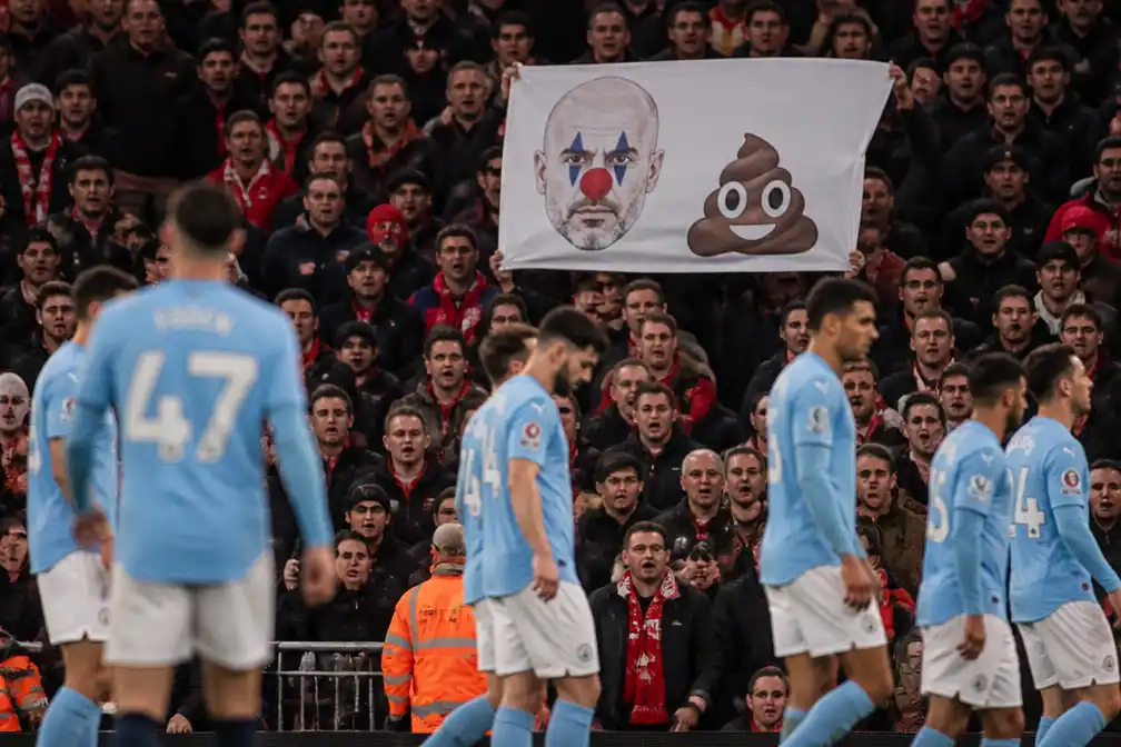 Manchester City verliest met 0-3 bij Liverpool na vijandige ontvangst op Anfield