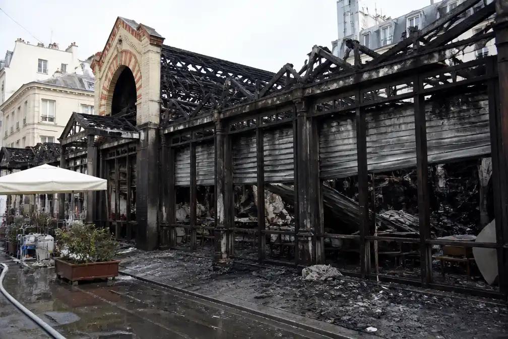 Brand verwoest Marché des Enfants Rouges, oudste overdekte markt van Parijs