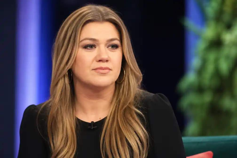 Kelly Clarkson in publieke ruzie met New Yorkse winkel over geweigerd kunstwerk van 15.000 dollar