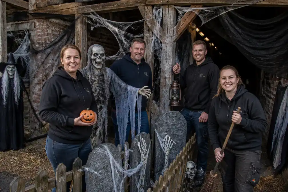 Leerkrachten VABI toveren Daiselhoeve om tot Halloweenboerderij