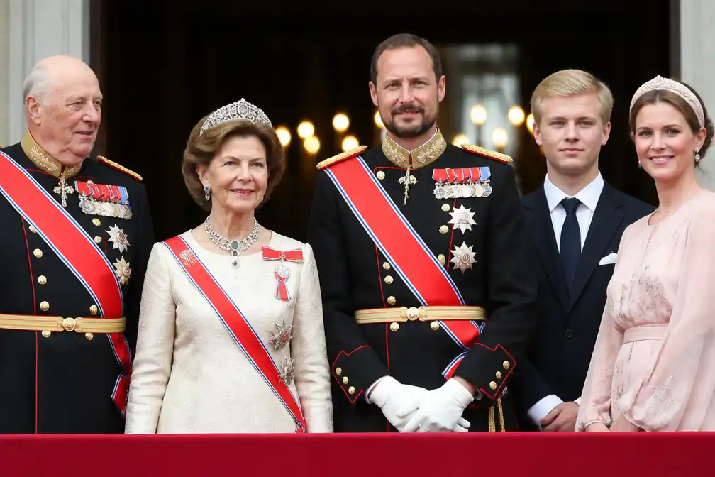 Koningin Sonja niet langer vermeld als lid van het Noorse koninklijk huis