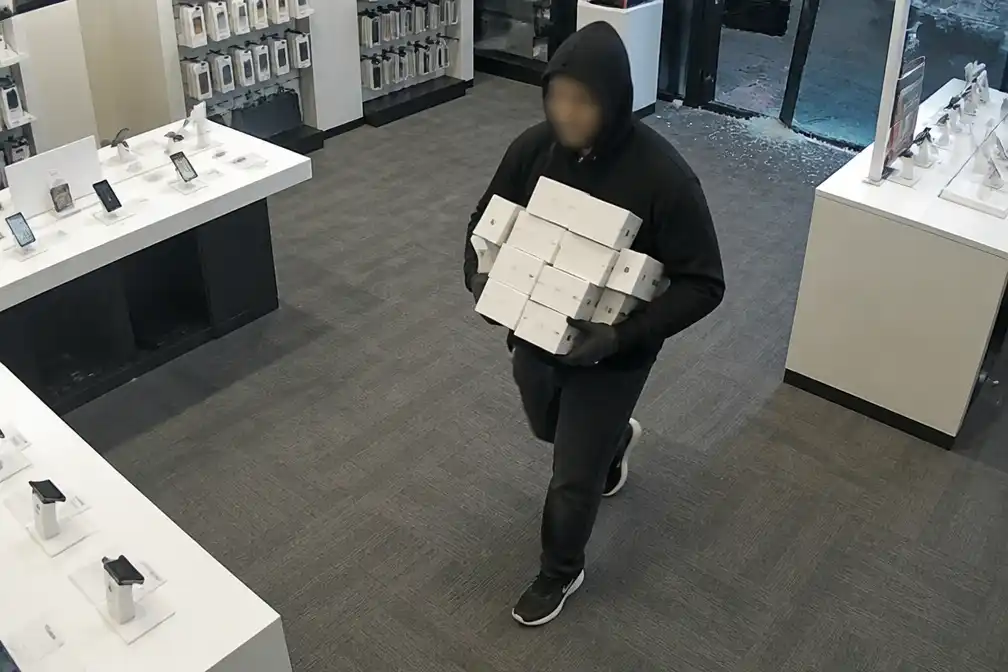 Inbreker in Tempe denkt Mac mini's te stelen, maar neemt alleen lege dozen mee