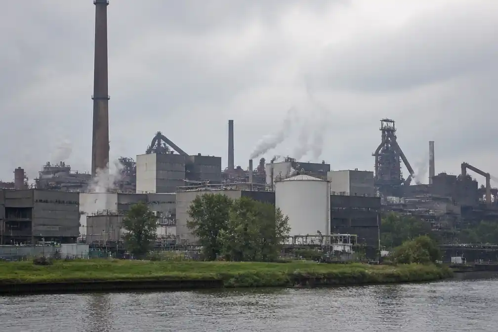 Vlaamse regering bevriest 317,5 miljoen euro voor vergroening ArcelorMittal Gent