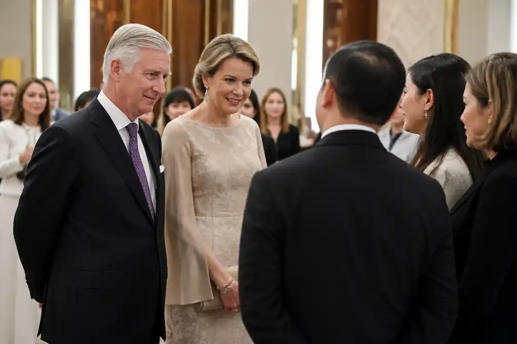 Belgisch koningspaar ontmoet Belgen in Kazachstan bij receptie in Astana