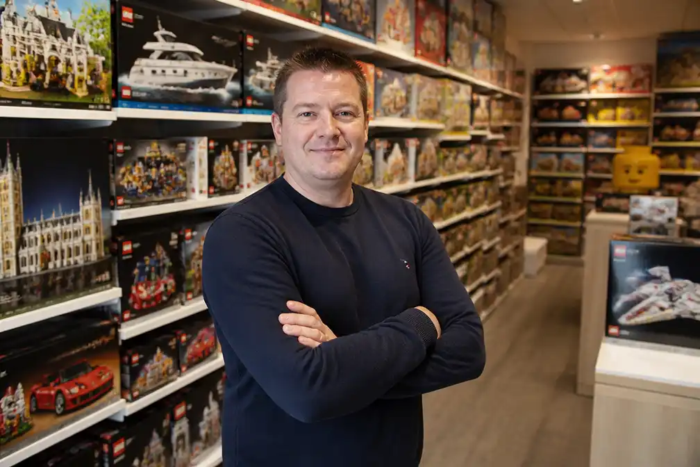 Pieter-Jan Focke opent pop-upwinkel met enkel Lego in Geraardsbergen