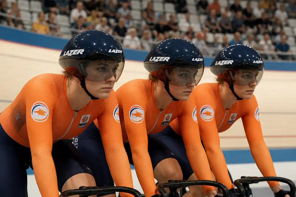 Nederlandse vrouwen missen WK-finale teamsprint in Shanghai, mannen wel door